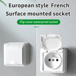 Enchufe francés impermeable con toma de tierra IP20 – Europeo
