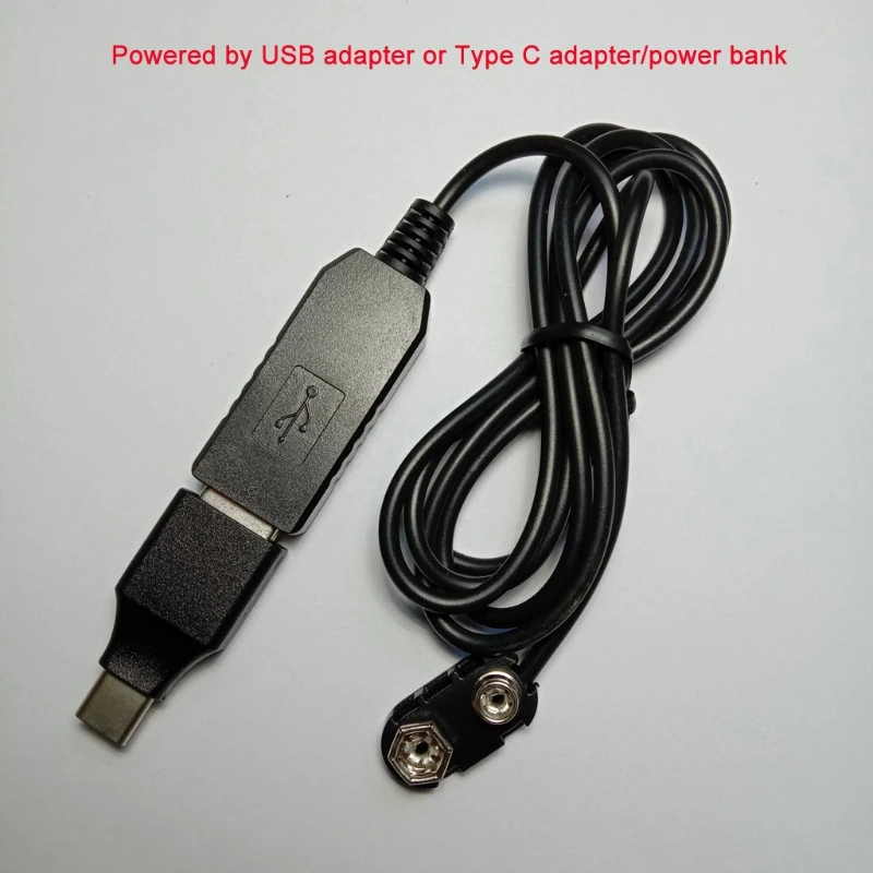 Un cable negro con un enchufe USB en un extremo