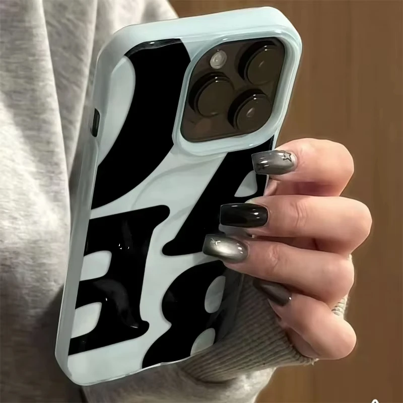 Funda de teléfono con textura de pliegues y patrones de letras simples para iPhone 16 15 14 Plus 13 12 11 Pro Max, cubierta trasera de parachoques de Color caramelo para parejas - imagen 4