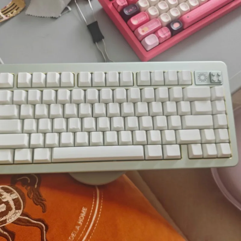 Hokkaido Teclas de color blanco sólido Perfil de cereza personalizado Tapa de llave ABS Transmisión de impresión UV 60% 80% Punto minimalista KeyCap - imagen 3