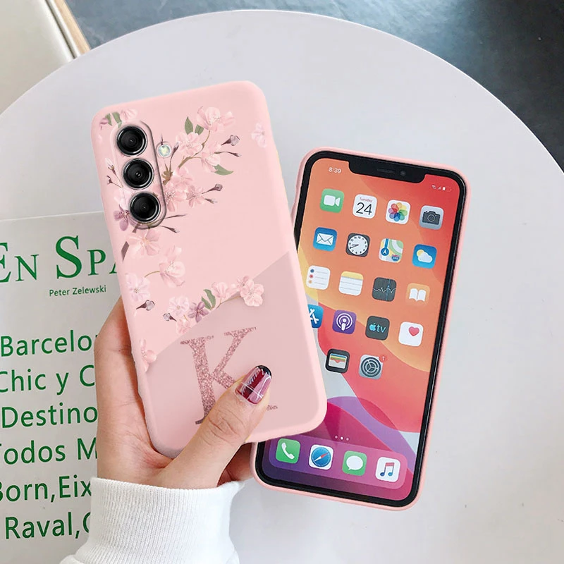 Funda con letra inicial A Z para Samsung Galaxy A54 A55 A56 A06, Funda trasera de silicona suave con flores rosas, Funda, parachoques, bolsas para parejas - imagen 3