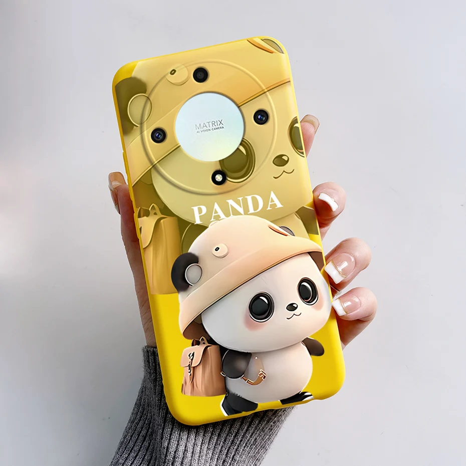 Una persona que sostiene un teléfono celular amarillo con un panda