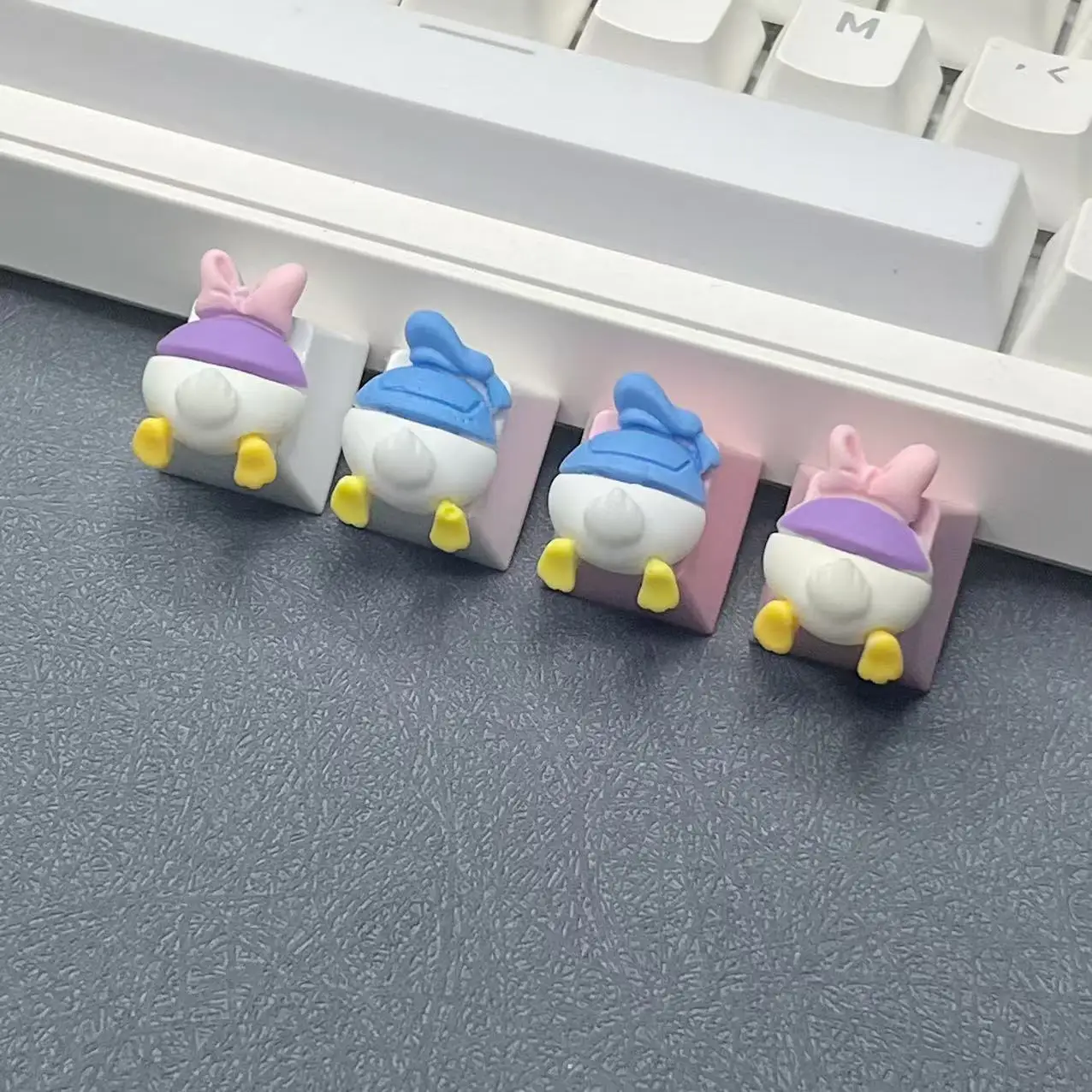 Teclas con trasero de pato y animales de dibujos animados, teclas de resina personalizadas DIY transparentes R4 ESC Cross, Teclado mecánico, teclas de regalo personalizadas - imagen 4