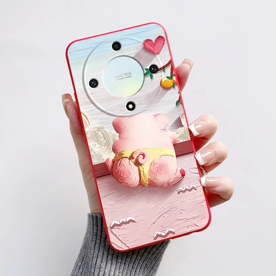 Una persona que sostiene un teléfono celular rosa con un cerdo en la pantalla