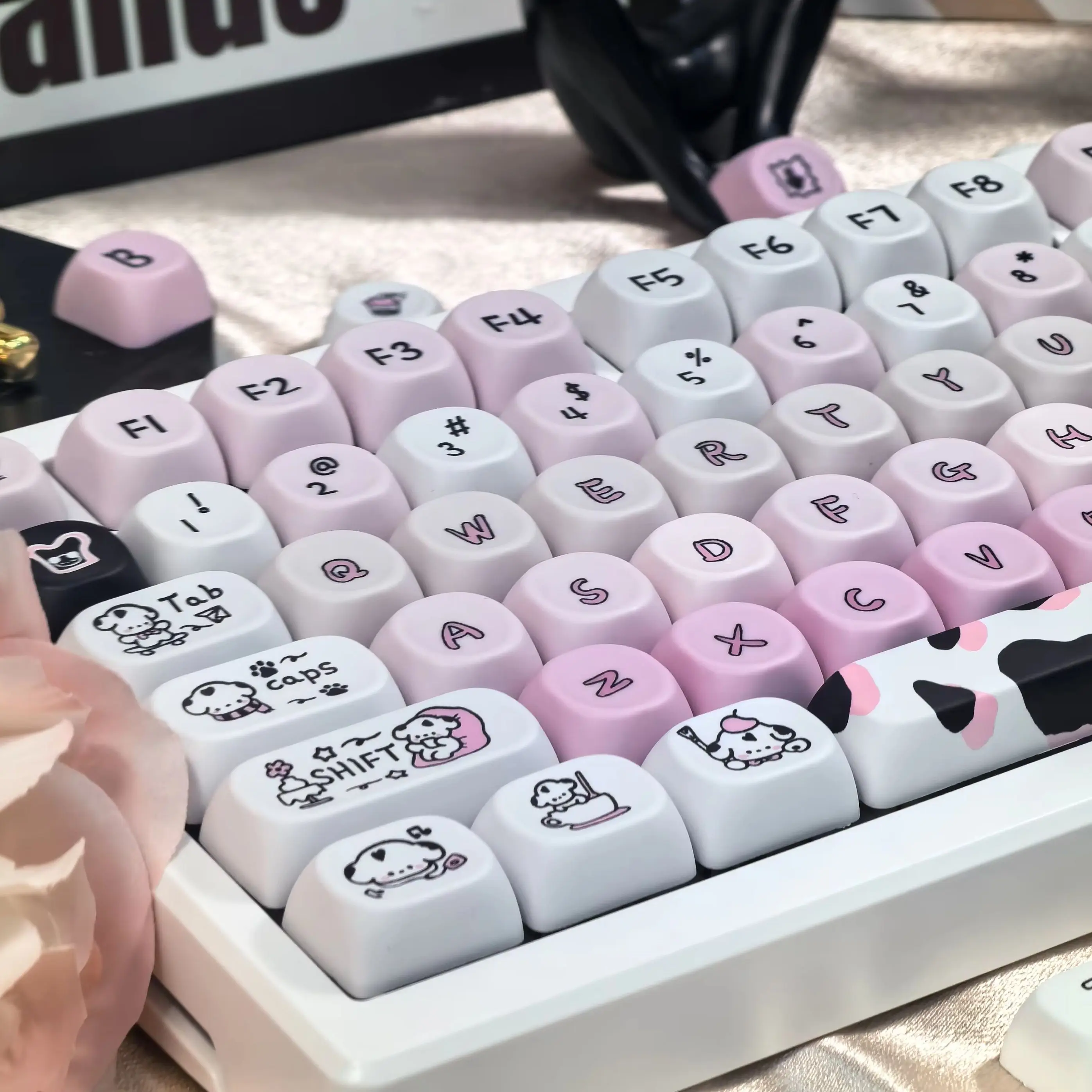 Gran venta Moa Keycaps cachorro rosa blanco lindo Keycap tipo perro manchado DIY Teclado mecánico 75 87 98 diseño liquidación Keyccap - imagen 3