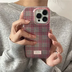 Funda Tartán Rosa iPhone 16/15/14/13/12 – Diseño Cuadros