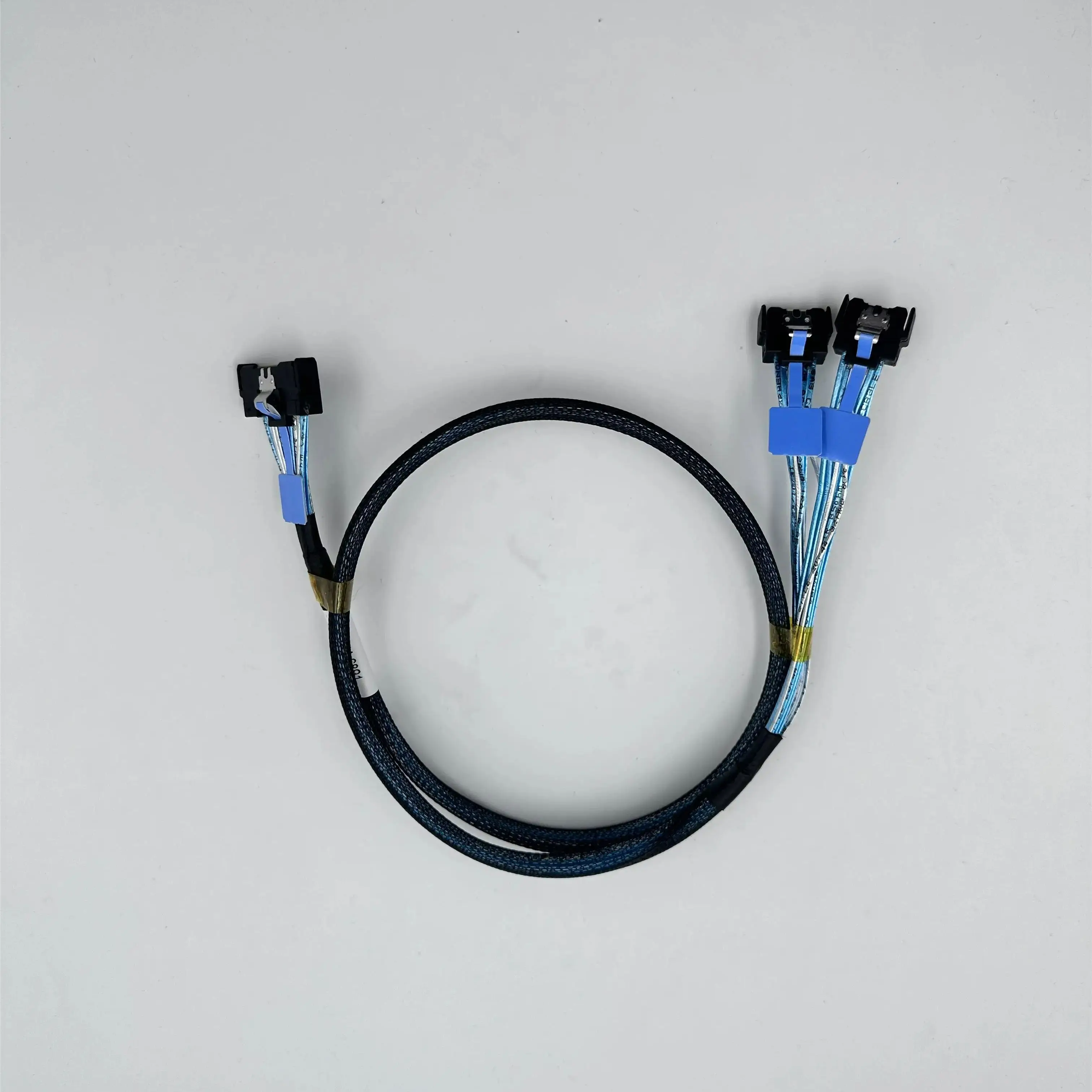 Cable PCIe 5.0 MCIO 8i a Dos MCIO 4I L=0,7m