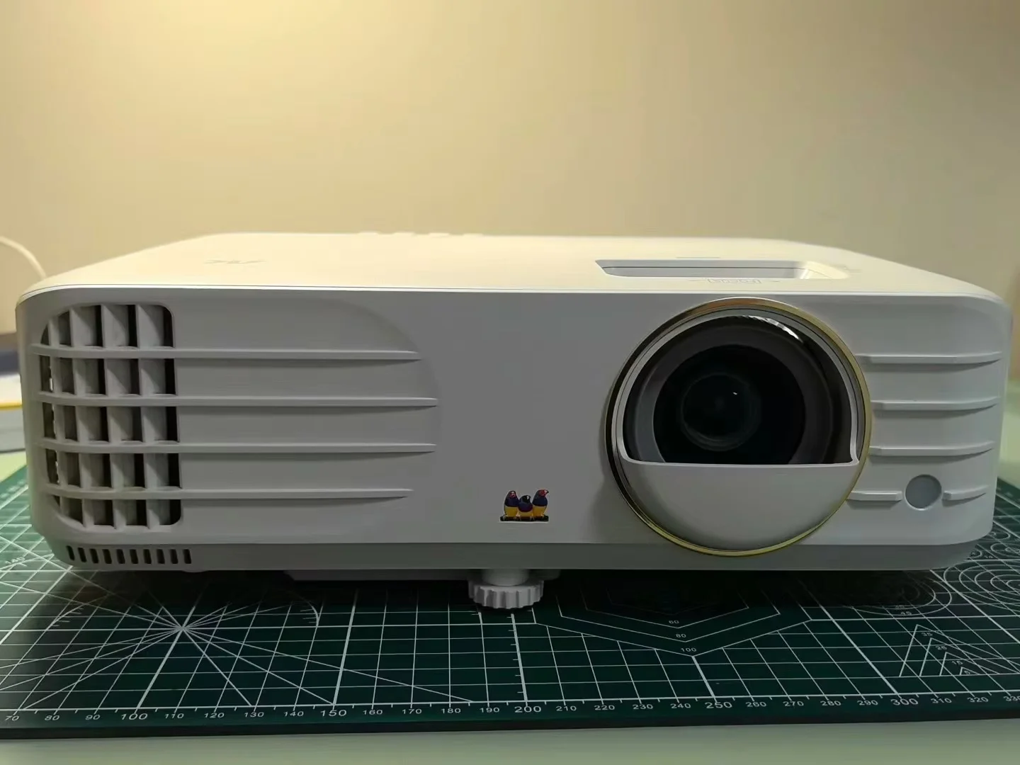 Proyector ViewSonic PX748-4K 4K UHD con 4000 lúmenes 240 Hz 4,2 ms HDR compatible con Auto Keystone Dual HDMI y USB-C Proyector - imagen 2