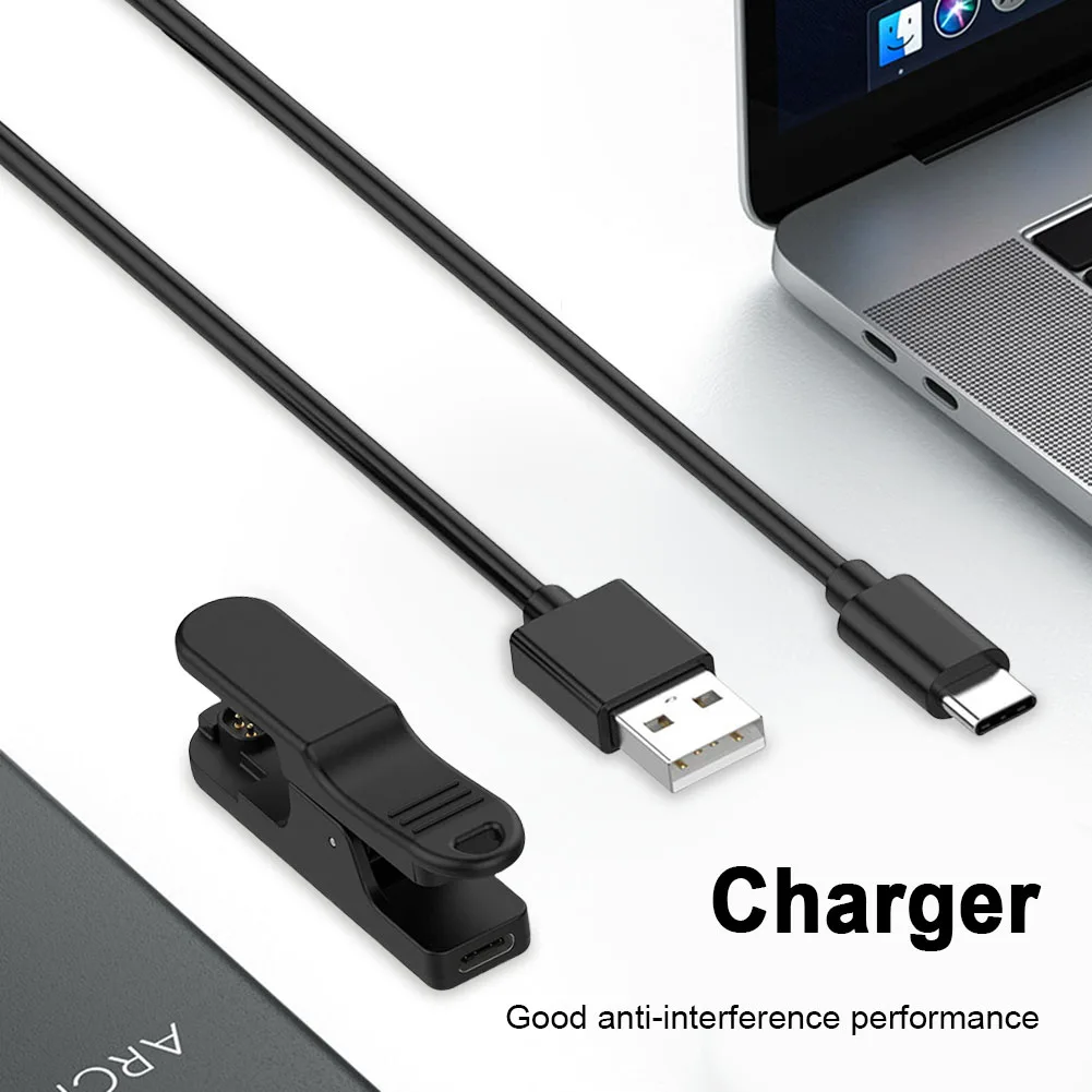 Un cargador negro para una computadora portátil