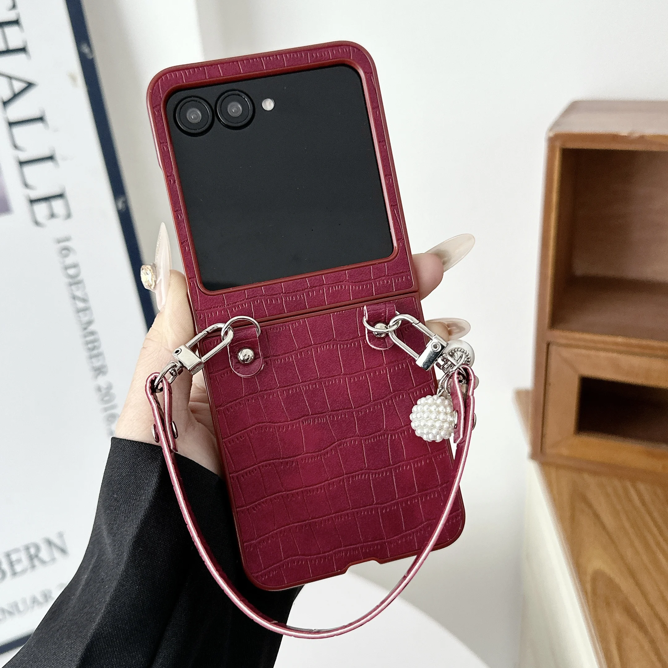 Funda para Moto Razr50 con estampado de cocodrilo, cordón de cuero portátil, funda de moda para Motorola Razr 50, parachoques a prueba de golpes - imagen 4