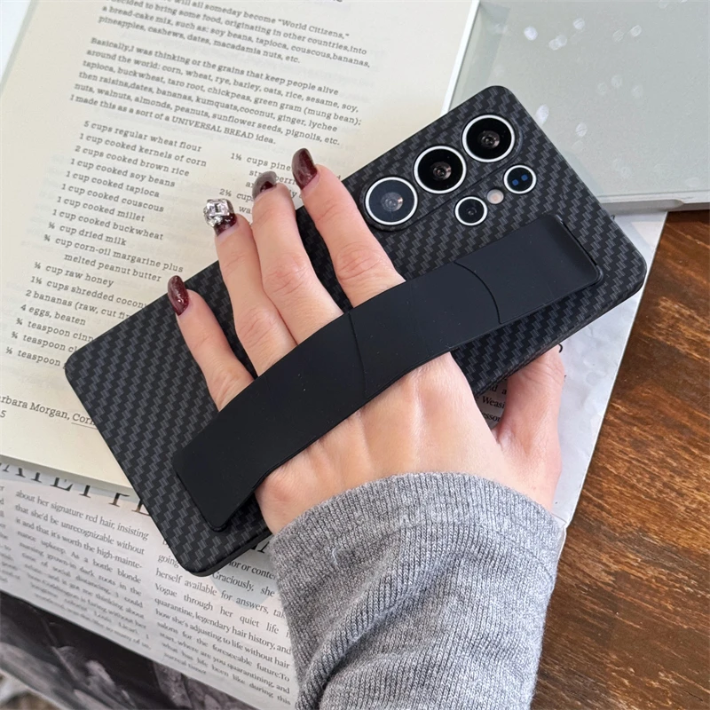 Funda de lujo con correa para muñeca de silicona con diseño de fibra de carbono para Samsung Galaxy S25 S24 S23 Ultra Plus, cubierta fina de PC dura a prueba de golpes - imagen 2