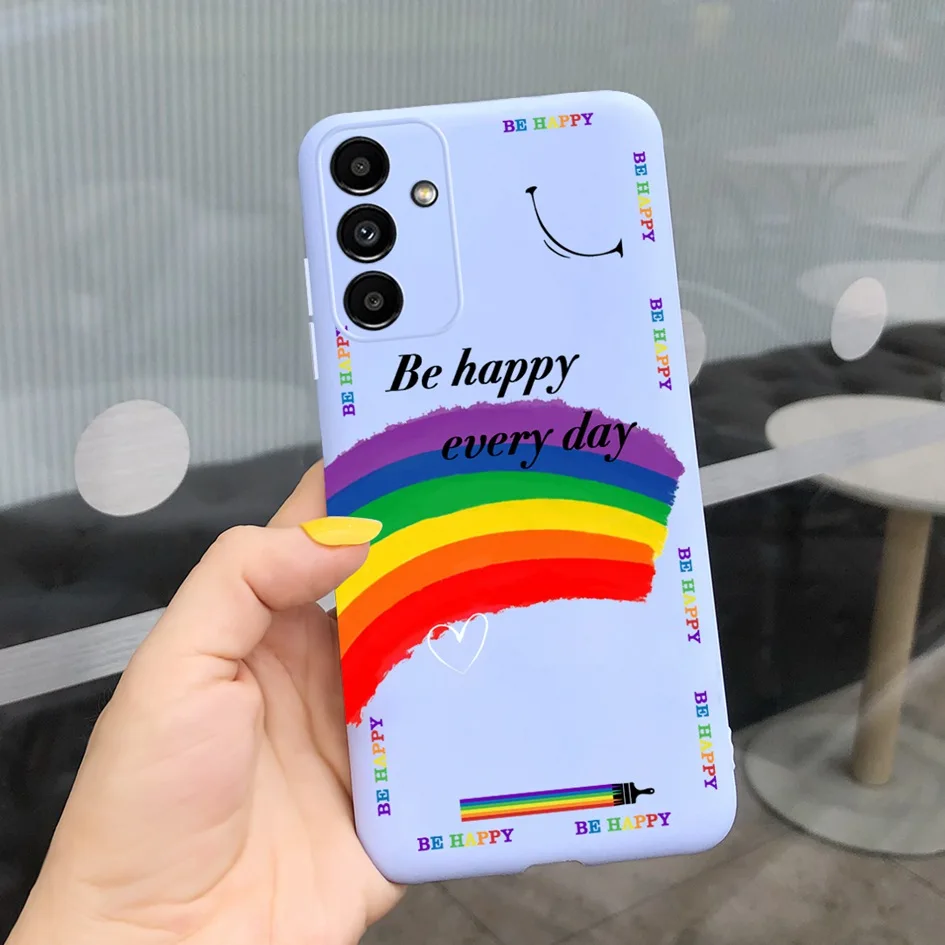 Una persona que sostiene un teléfono con arco iris