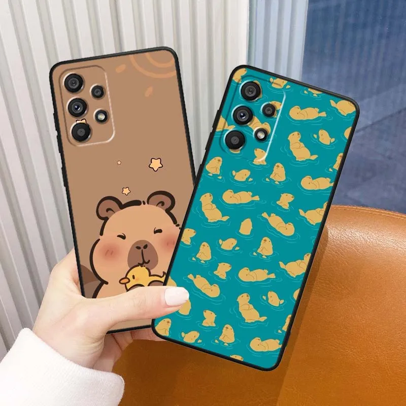 Patrón de dibujos animados de capibara para Samsung Galaxy A11 A12 A13 A14 A15 A16 A20E A20S A21 A21S A22 A23 funda de teléfono negra - imagen 2