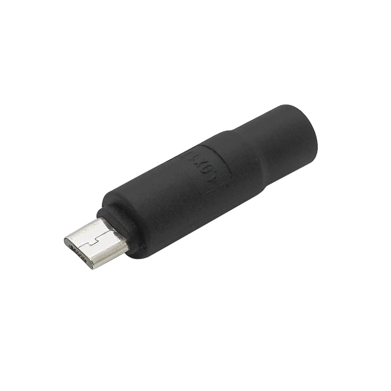 Un cable USB negro con un conector blanco