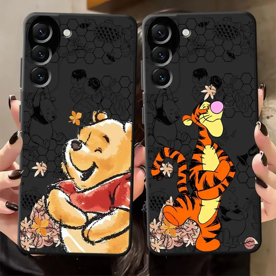 Funda para Samsung Galaxy A30 A15 A06 A04 A20 A13 A17 A05 A70 A50 A40 A16 A10 A12 funda negra suave para teléfono Disney Winnie The Pooh