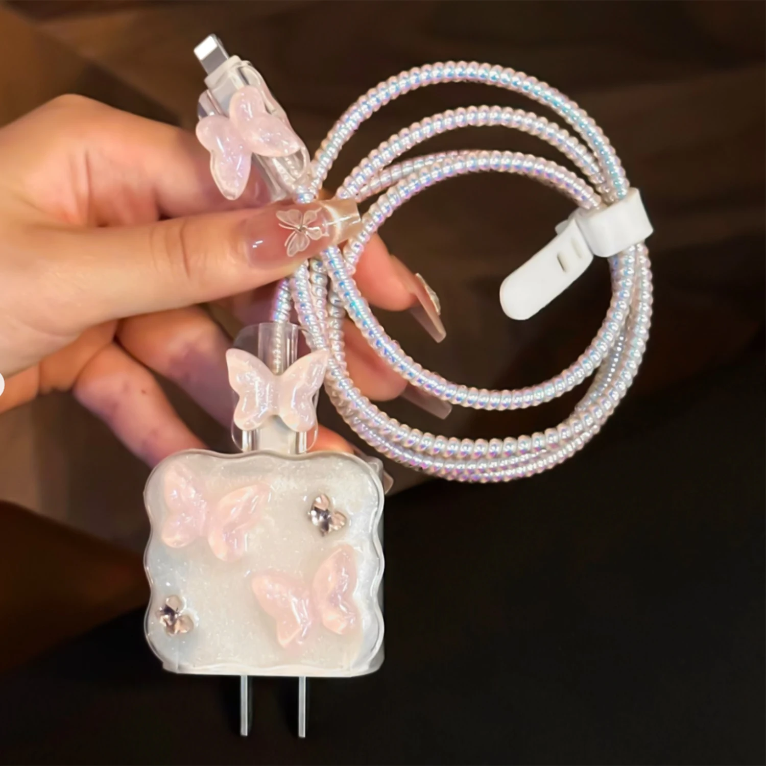 Protector de cargador de mariposa de cristal 3D rosa, Kit enrollador de Cable de datos para iPhone, funda protectora con enchufe de cargador de 18W/20W