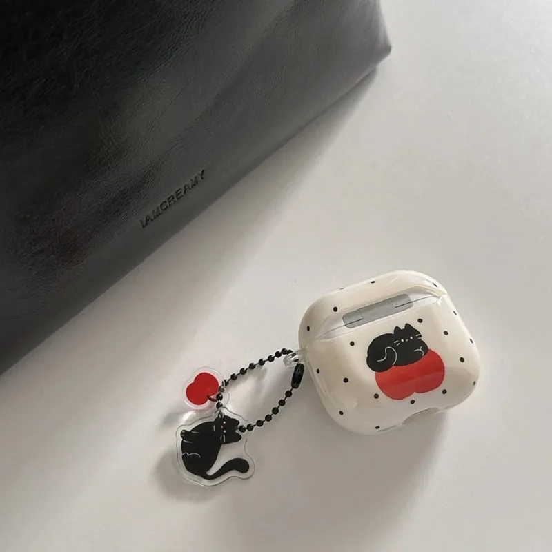 Lindo divertido gato negro rojo Apple pantalla completa puntos circulares negros colgante funda para auriculares para AirPods 1 o 2 3 4 Pro 2 - imagen 3