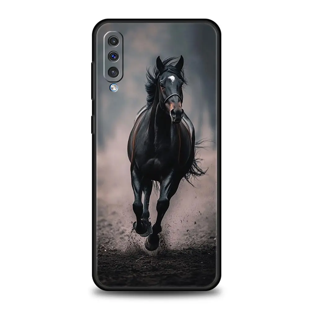 Funda de teléfono para Samsung A56 A36 A26 A54 A52 A24 A14 A50 A70 A40 A06 A12 A22 A34 A42 A32 5G A04s A16 cubierta caballos blancos galopando - imagen 5