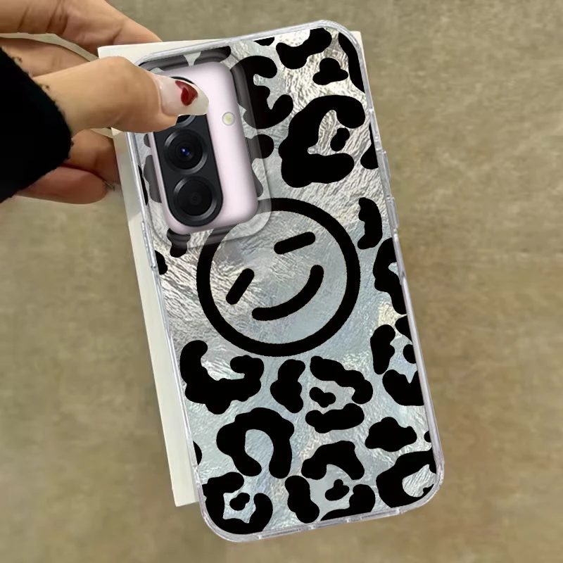 Para Samsung Galaxy A56 A55 A54 A53 A35 A36 A34 A07 A17 A06 A25 A16 A26 A22 A32 A15 funda de teléfono con patrón de vórtice de cara sonriente negra - imagen 3