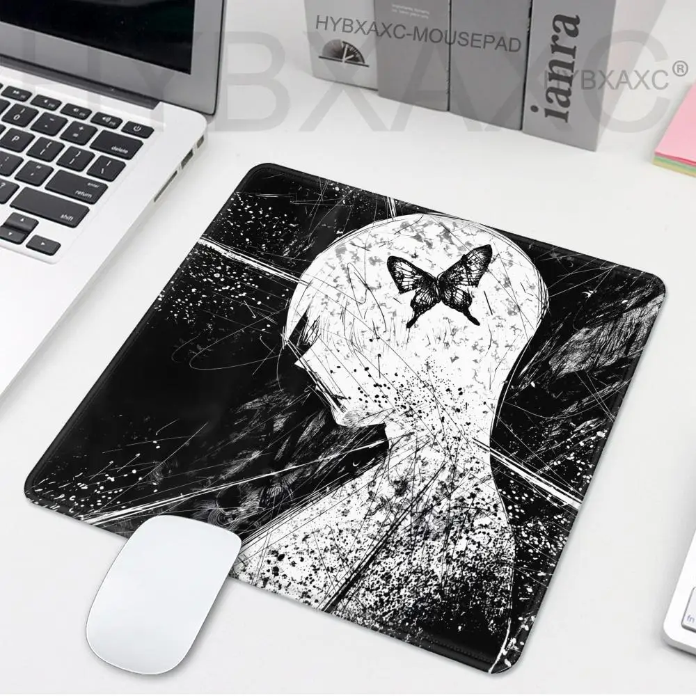Alfombrilla de ratón pequeña de Anime Dark Girl, accesorios para juegos, alfombrilla de ratón para ordenador portátil, alfombrilla antideslizante para teclado de jugador, alfombrilla de escritorio en blanco y negro - imagen 5