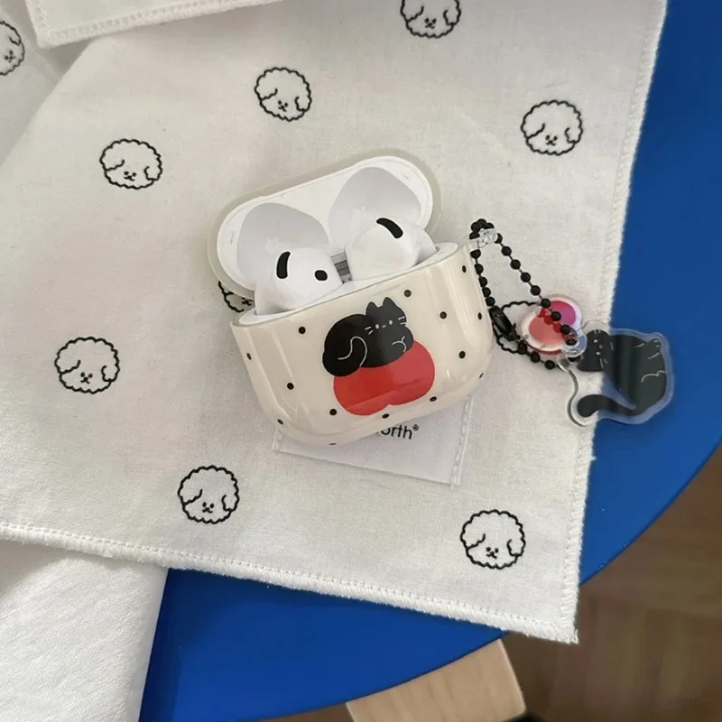 Lindo divertido gato negro rojo Apple pantalla completa puntos circulares negros colgante funda para auriculares para AirPods 1 o 2 3 4 Pro 2 - imagen 2