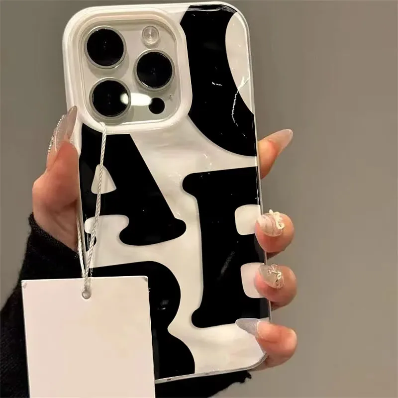 Funda de teléfono con textura de pliegues y patrones de letras simples para iPhone 16 15 14 Plus 13 12 11 Pro Max, cubierta trasera de parachoques de Color caramelo para parejas