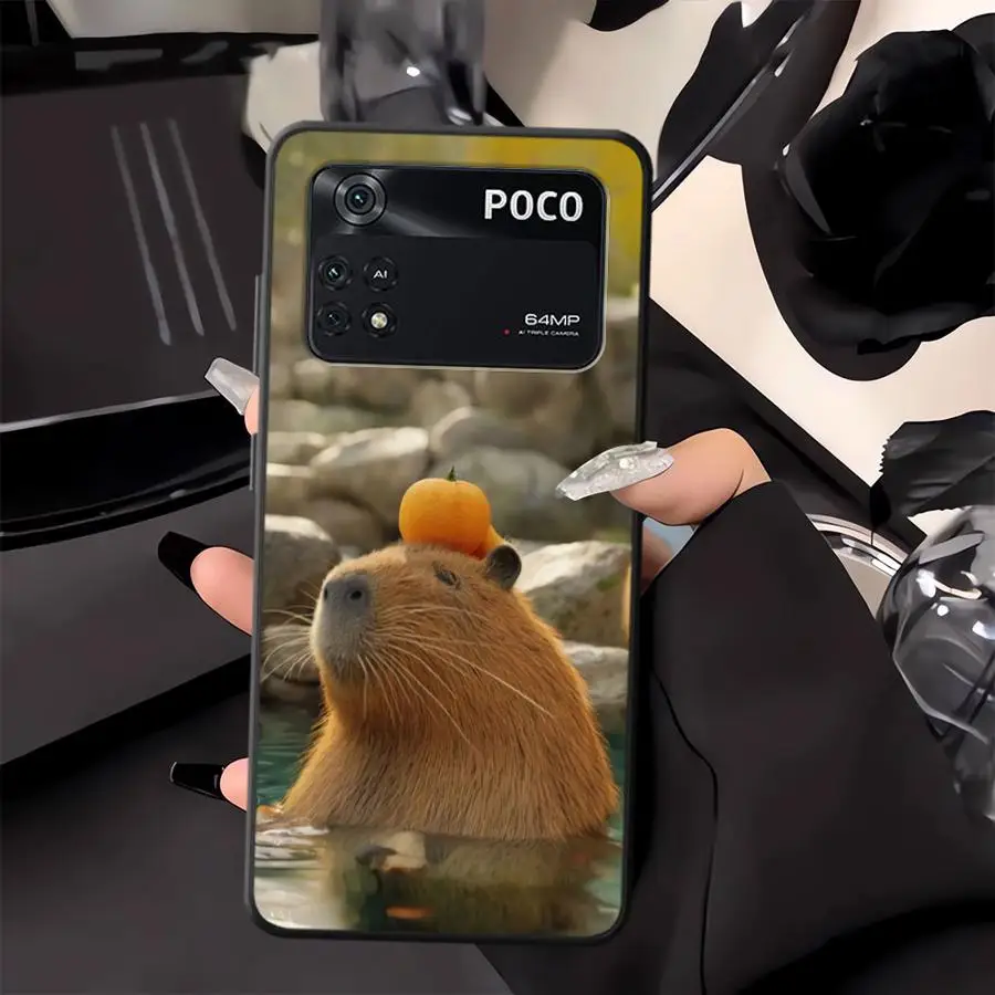 Funda de teléfono suave negra para Xiaomi Poco C40 F1 C71 M5 C50 M3 M4 M7 Pro X3 X4 X5 X7 Pro C75 C61 F3 lindo carpincho - imagen 4