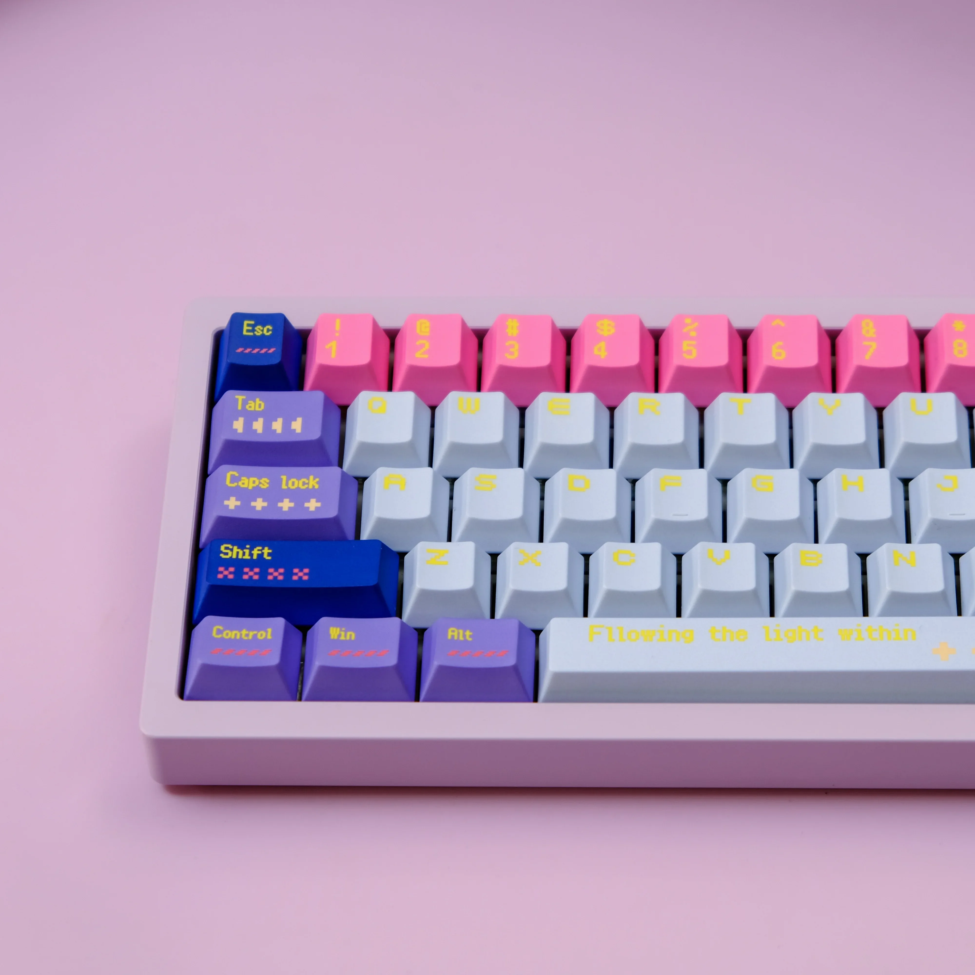 Aifei Pixel Girl Keycaps rosa púrpura PBT tinte sublimación cereza altura para teclado mecánico AULA F75 Ajazz Anne Pro 2 GK61 - imagen 3