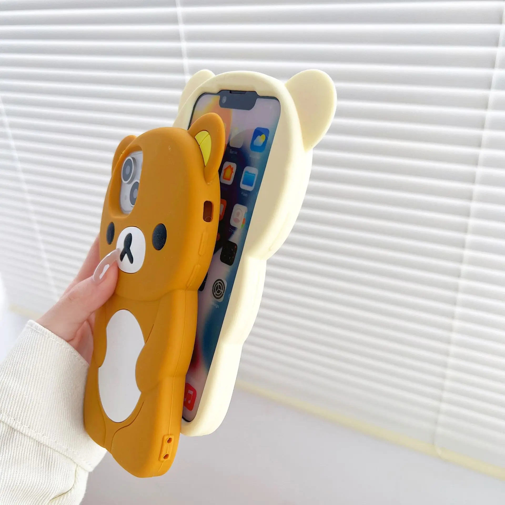 Funda Silicona iPhone Rilakkuma – Diseño Oso Protector Suave - imagen 3