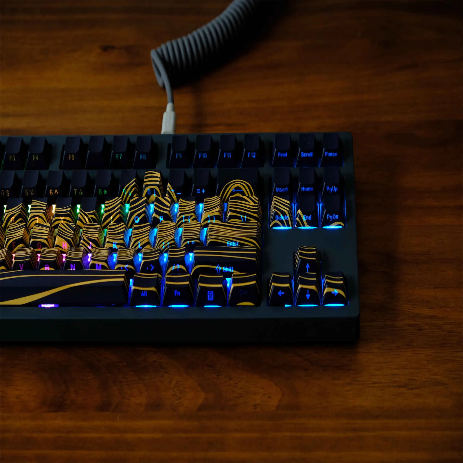 Black Gold Mountai Contour Line Teclas transparentes grabadas lateralmente Teclas PBT de 136 teclas Teclado mecánico Cherry contorno DYE-SUB - imagen 4