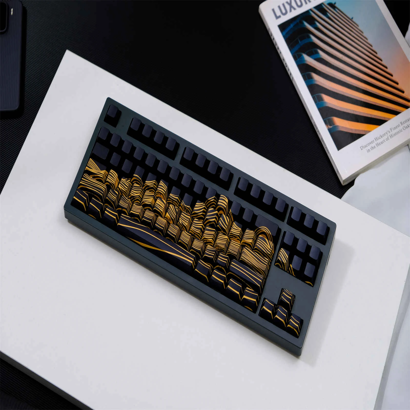 Black Gold Mountai Contour Line Teclas transparentes grabadas lateralmente Teclas PBT de 136 teclas Teclado mecánico Cherry contorno DYE-SUB - imagen 2