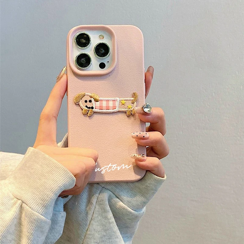 Funda de teléfono con nombre personalizado de perro bordado de dibujos animados en 3D para iPhone 16 15 14 13 11 12 Pro Max Plus X XS XR Candy DIY - imagen 3