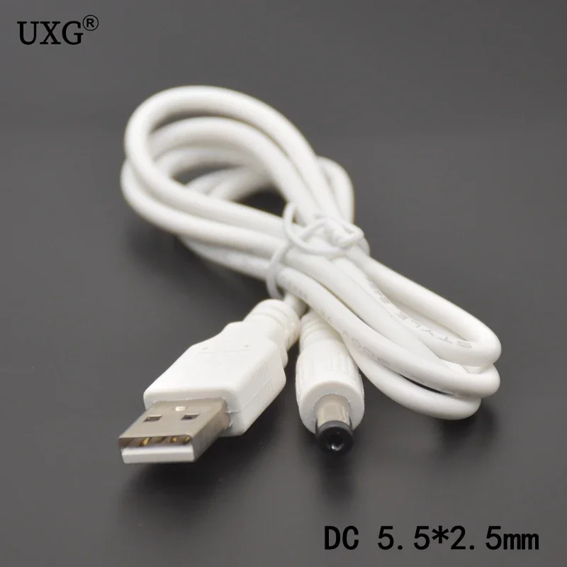 Conector DC 5,5x2,5 mm – Cable USB a enchufe en L blanco/negro 2 A