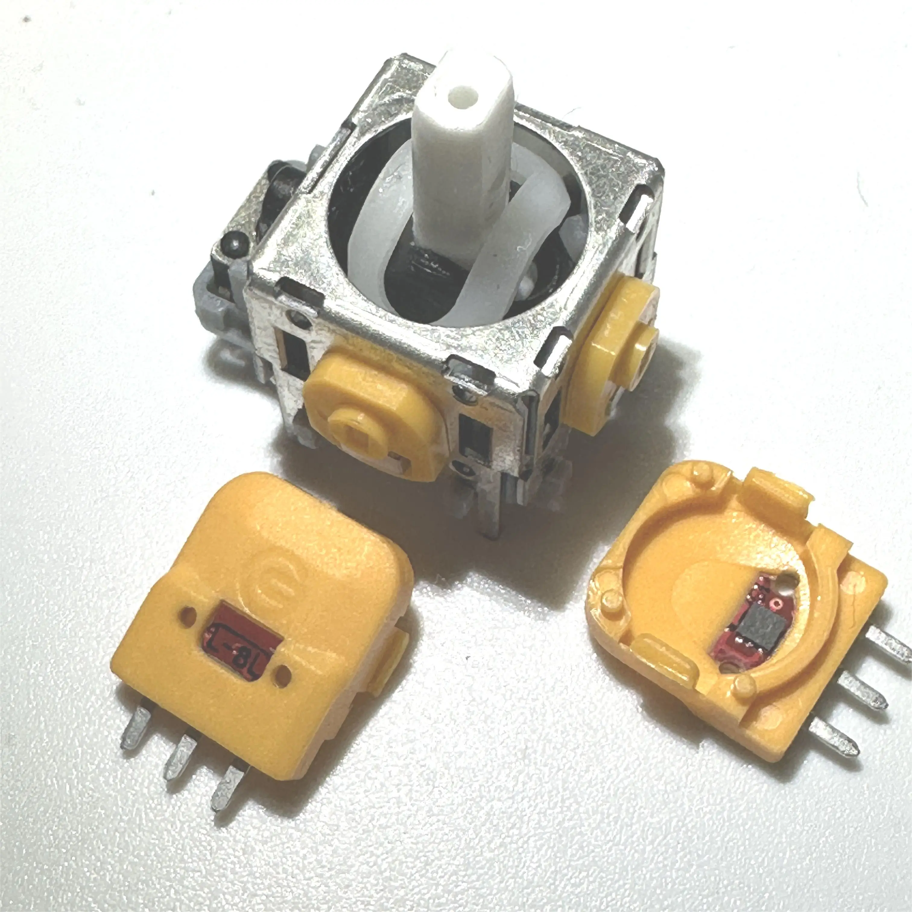 Joystick con sensor life Hall para PS4 SWITCH PRO, 10 millones de ciclos, reparación y reemplazo, venta mayorista, 10-100 unidades por lote