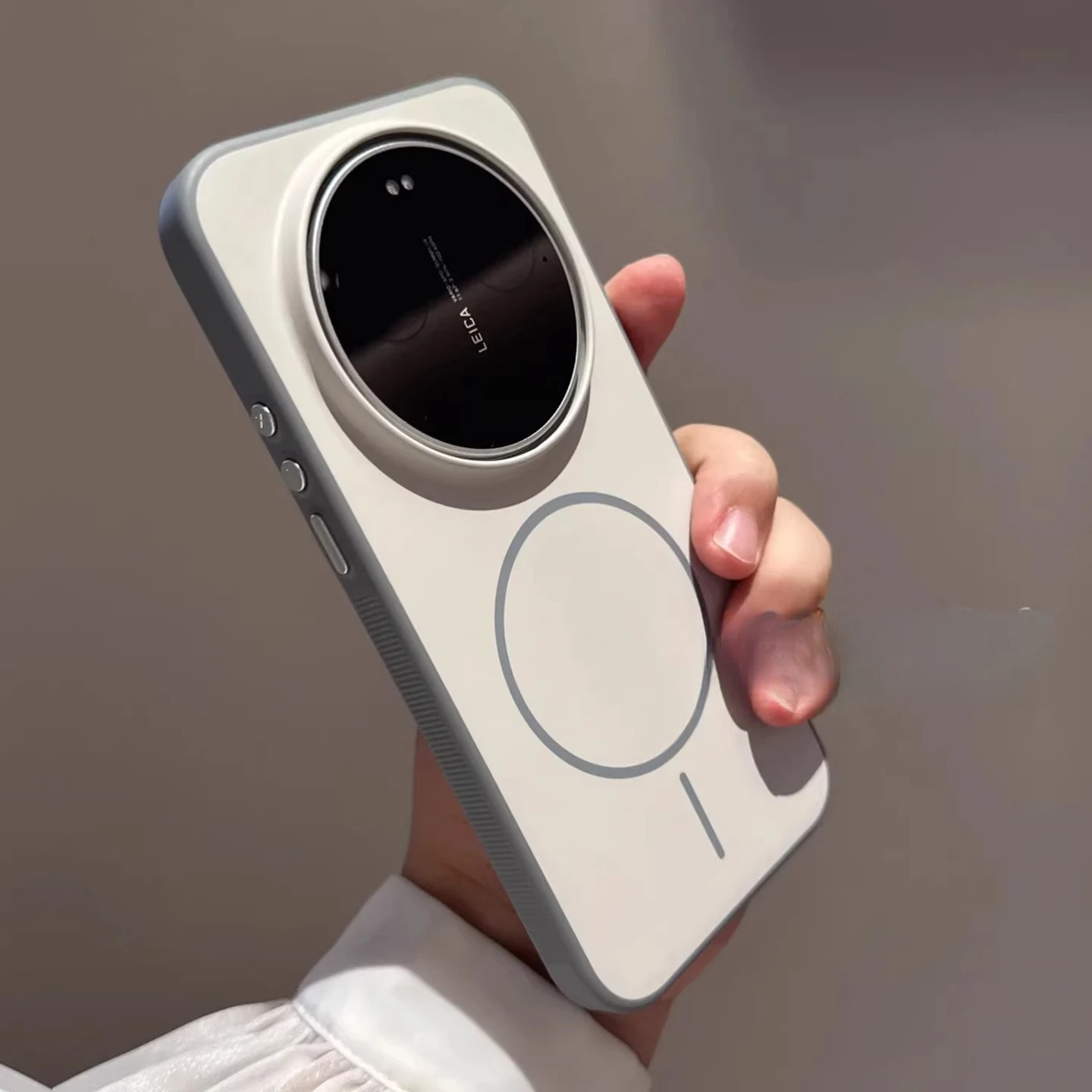 Para Xiaomi 17 Ultra Funda ligera de lujo magnética PC Funda agradable para la piel para Xiaomi17 Funda de parachoques Ultra absorbente de golpes