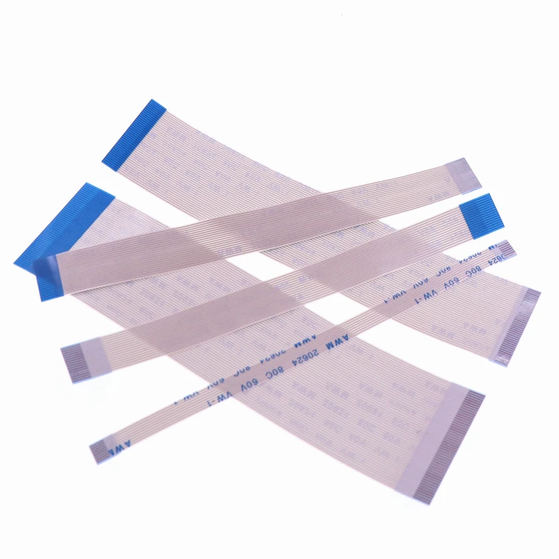 Cable instalado en una placa de control electrónico