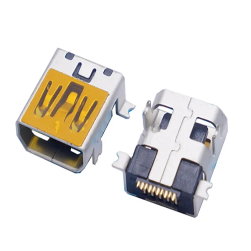 Detalle del enchufe USB 10 pines con acabado Phillips