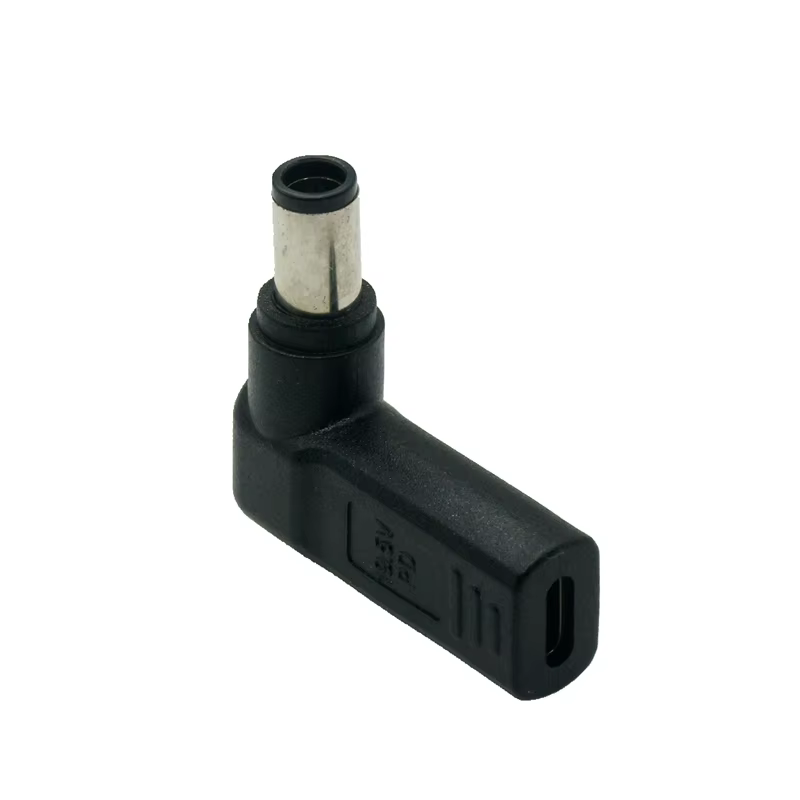 Detalle del conector macho DC