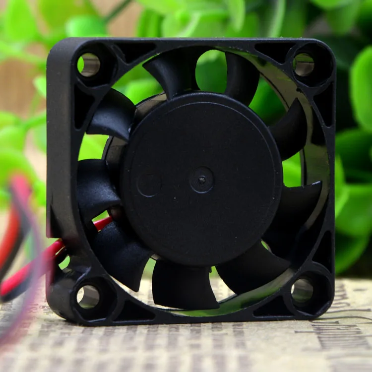 Ventilador cerca de un módulo de memoria RAM