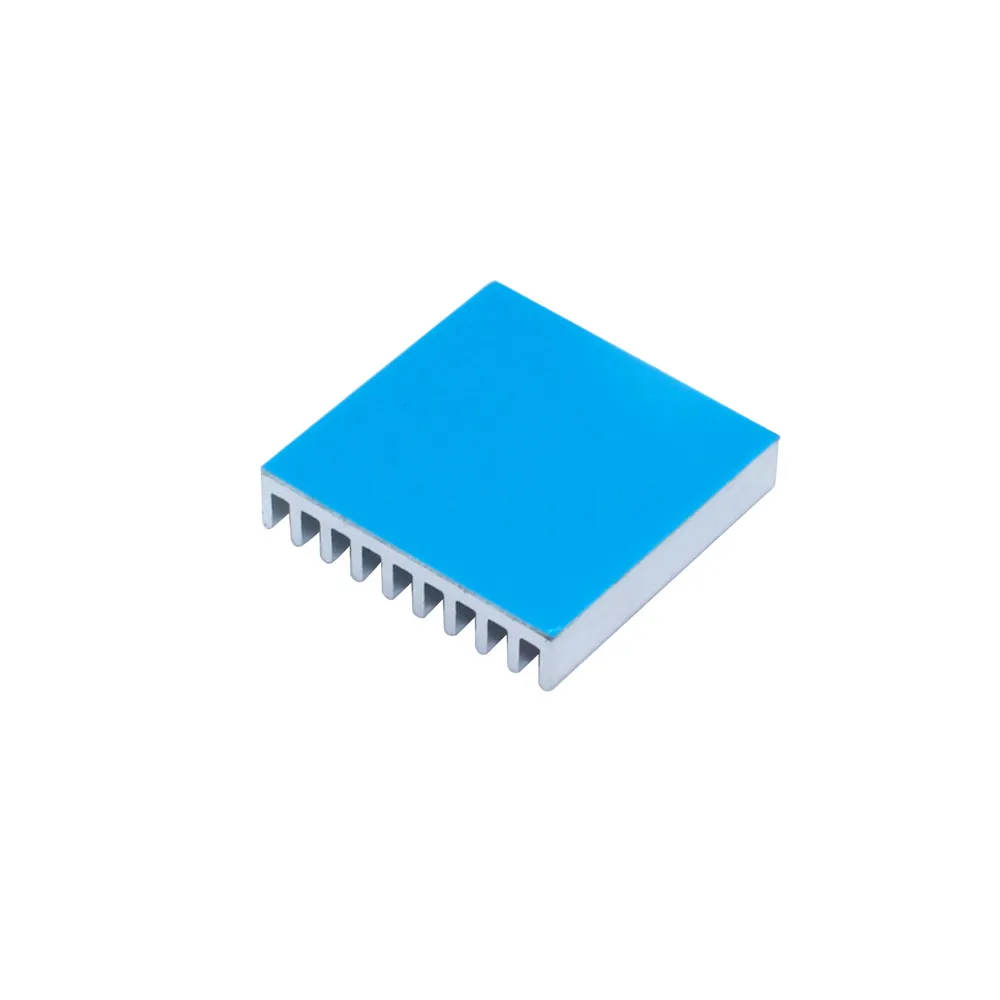 Disipador colocado sobre una placa Raspberry Pi