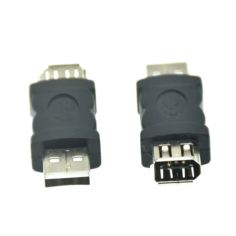 Vista frontal del adaptador negro con conectores Firewire y USB