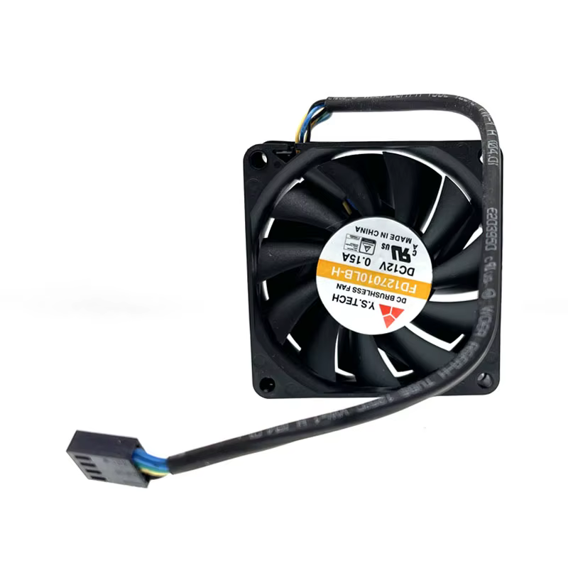 Ventilador PWM 70mm vista frontal con aspas y marco negro