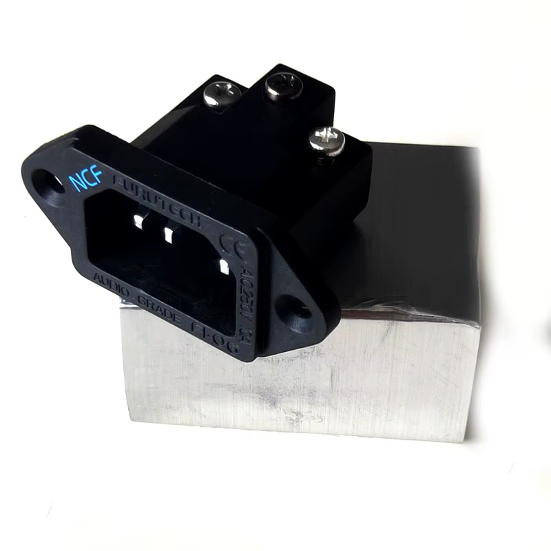 Vista frontal del conector IEC MATIHUR