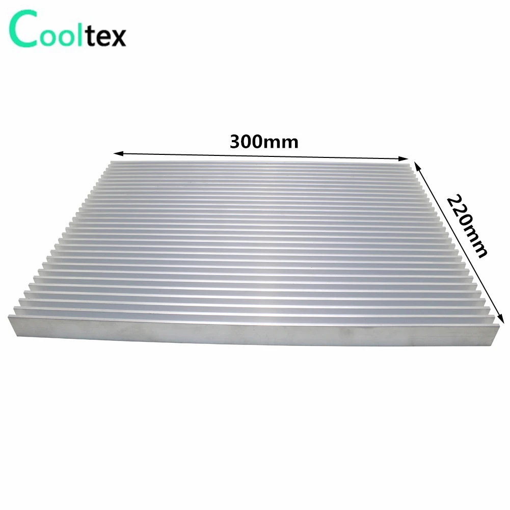 Vista frontal del disipador de aluminio 300x220x18mm
