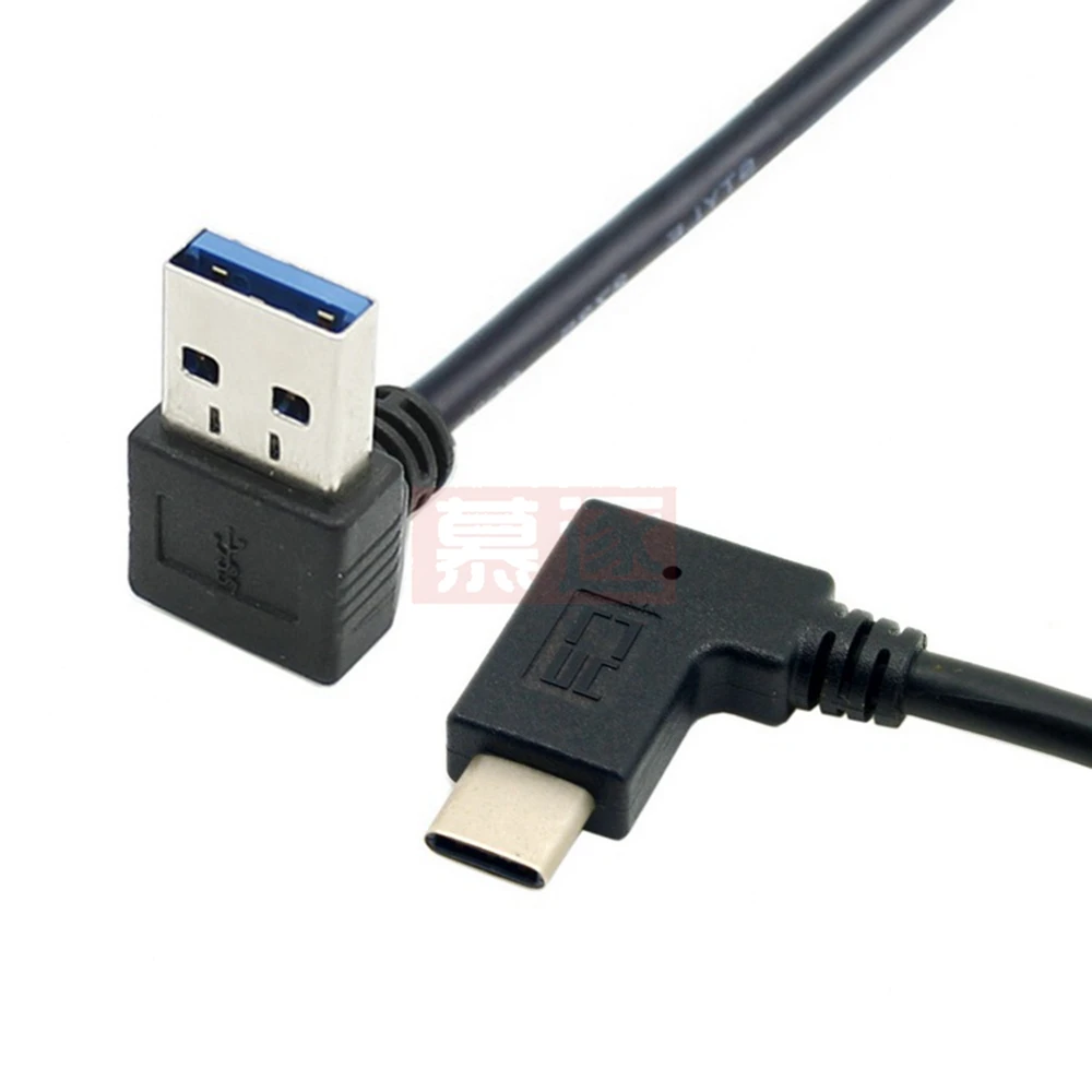 Conexión USB tipo C en ángulo de 90 grados mostrando orientación izquierda
