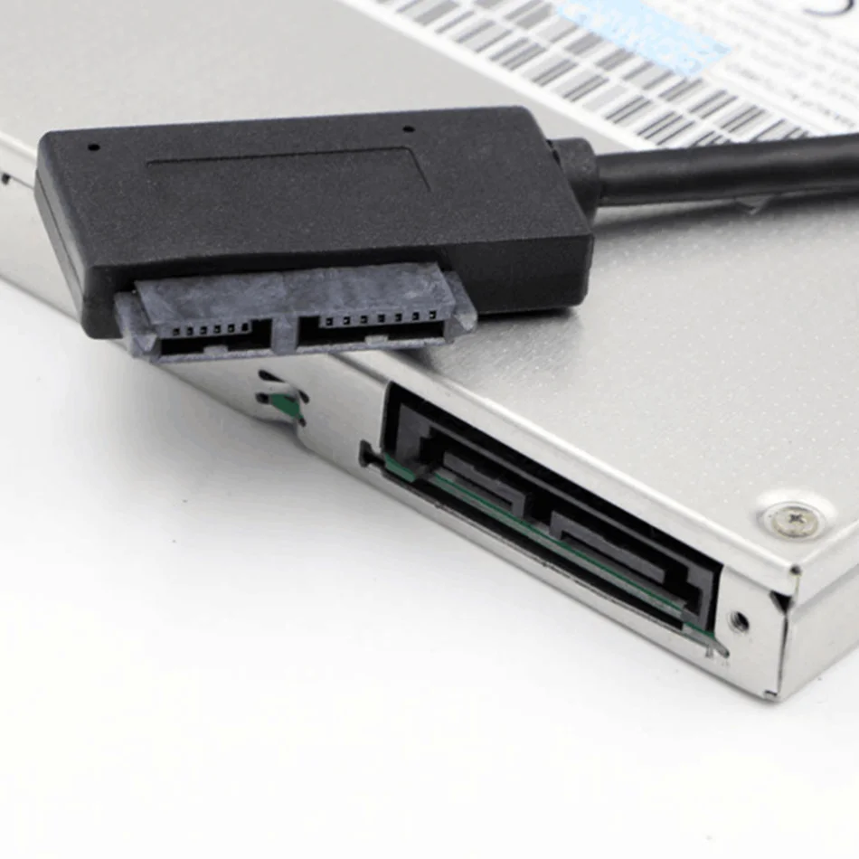 Detalle del chip USB-SATA INIC-1618L