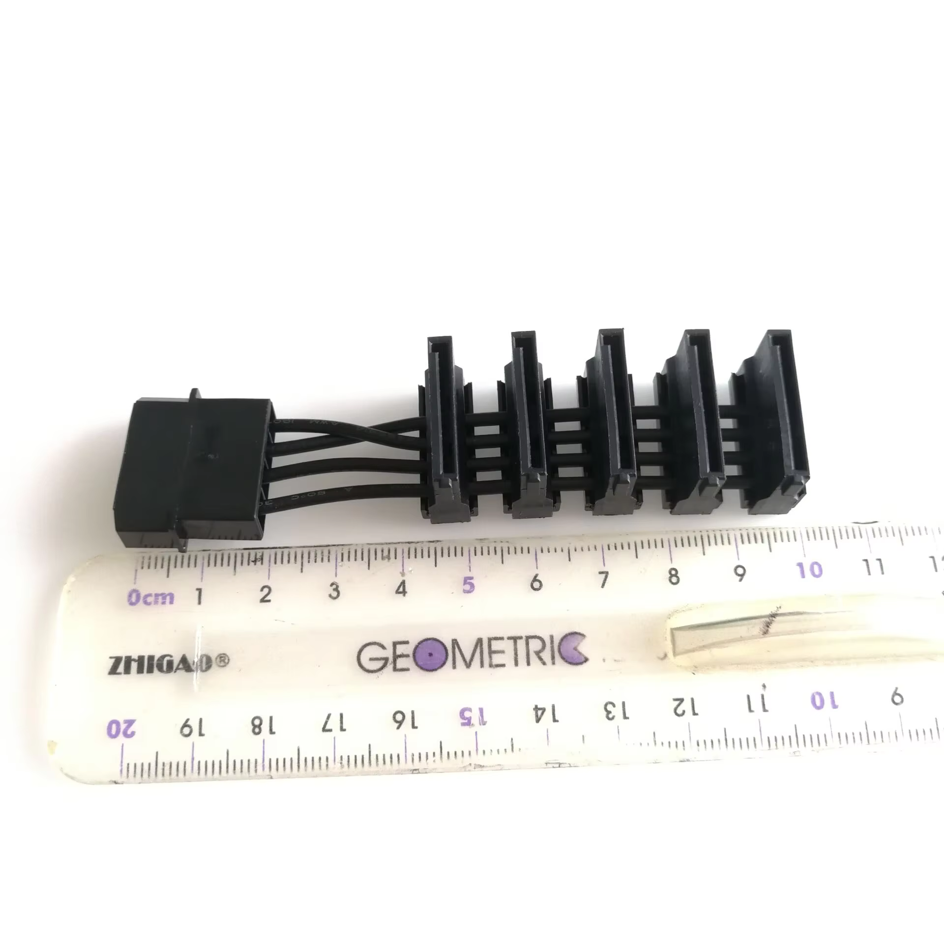 Front view of the splitter showing Molex and SATA connectors