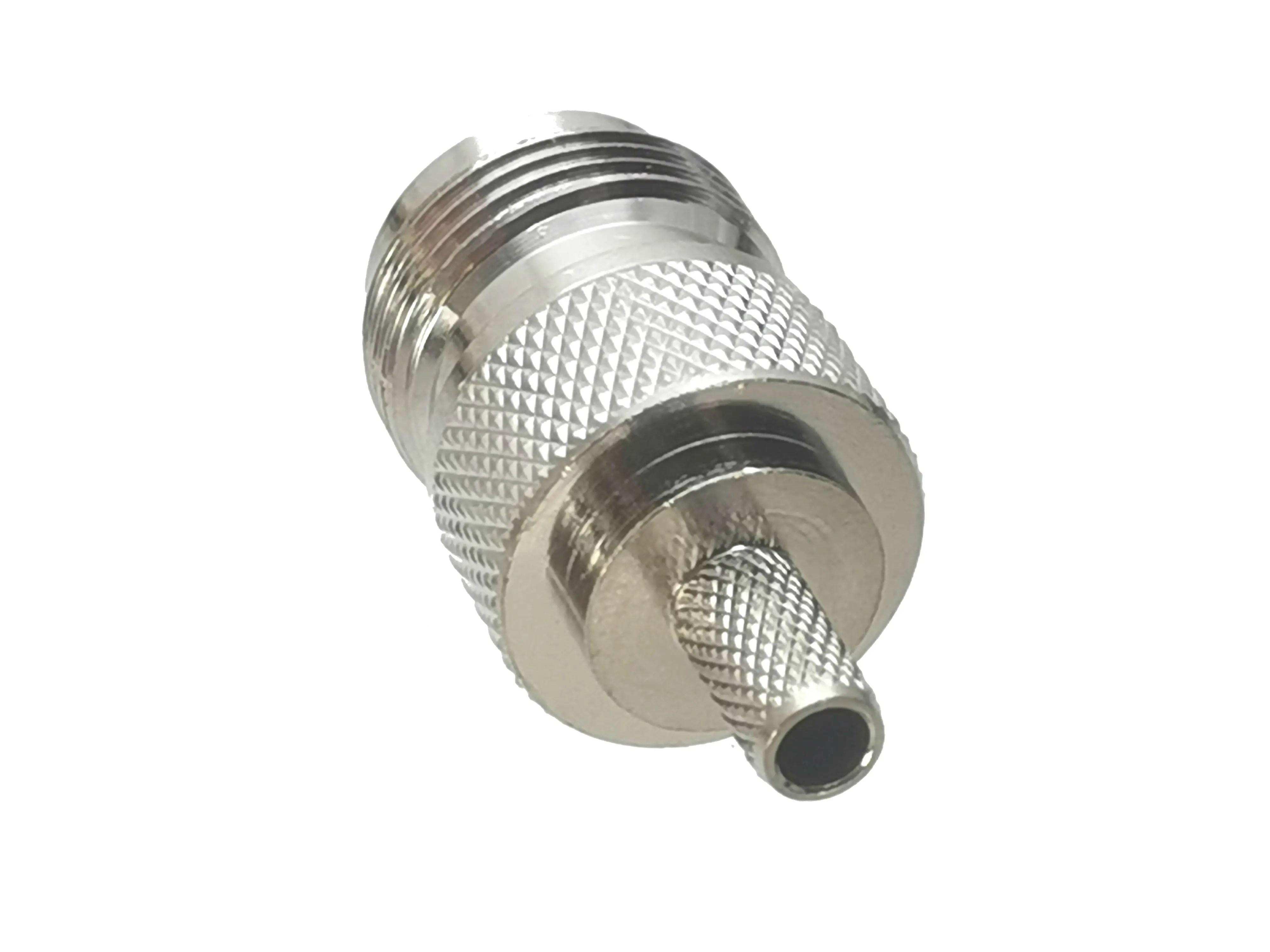Vista lateral del conector recto para cable coaxial