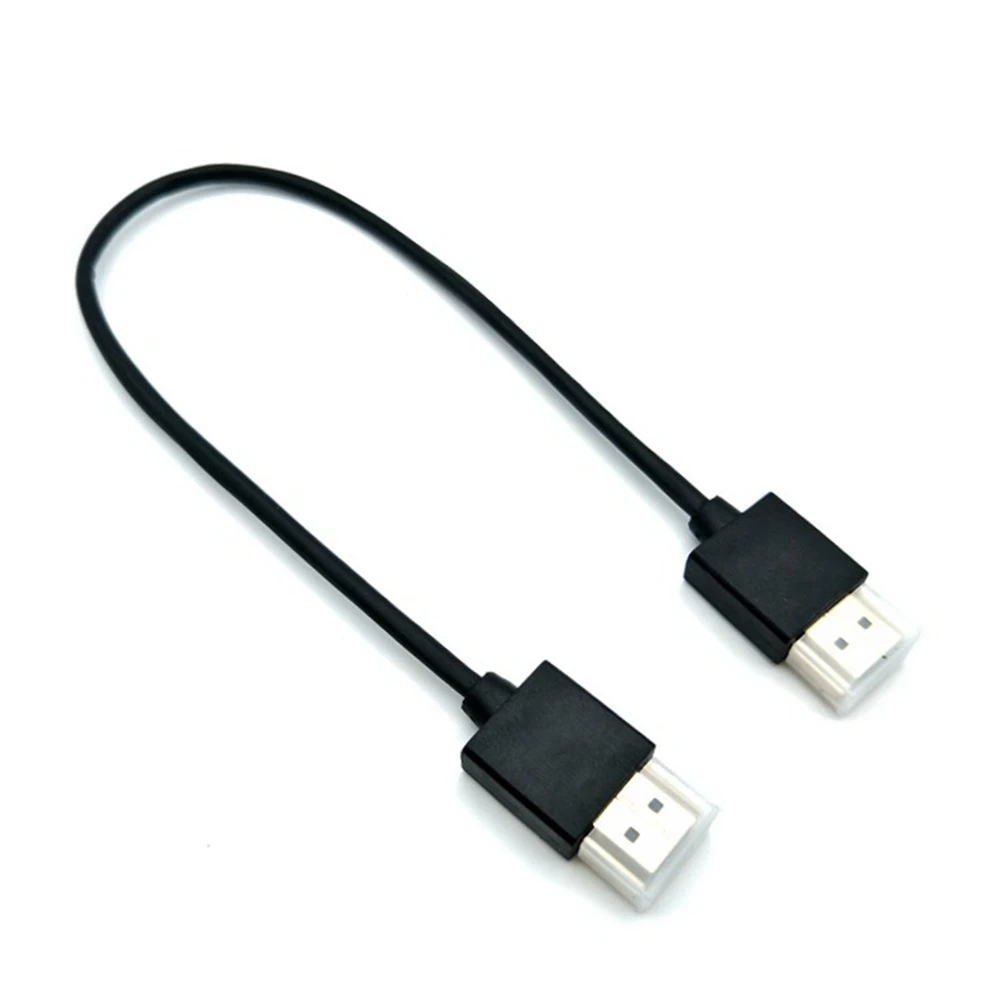 Vista frontal del cable HDMI delgado mostrando conectores macho y acabado mate