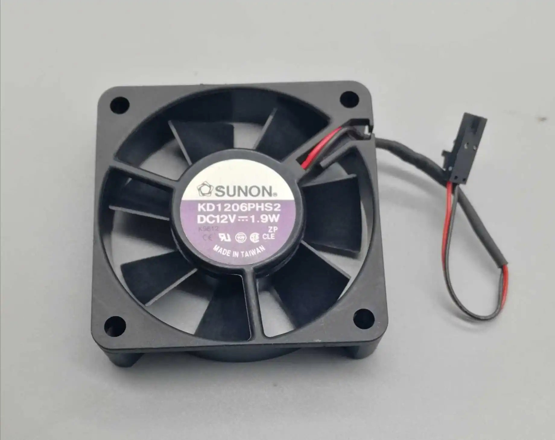 Ventilador KD1206PHS2 SUNON 6015 con diseño de aspas optimizado